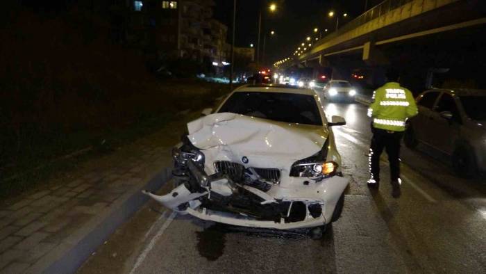 ’u’ Dönüşü Yapan Otomobile Arkadan Çarptı:3 Yaralı