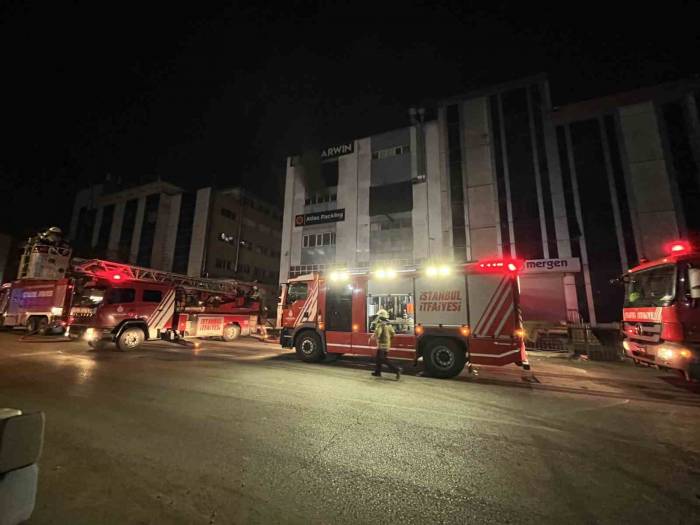 Beylikdüzü’nde Boya Atölyesinde Korkutan Yangın
