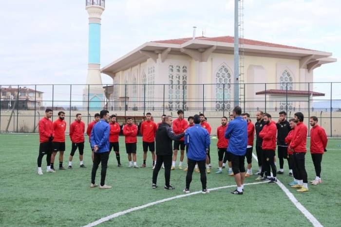 Eskişehirspor Yeni Teknik Direktörü Gözetiminde İlk İdmanını Yaptı