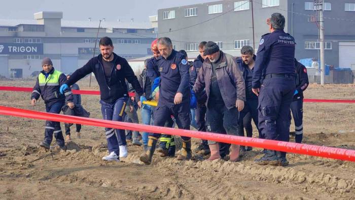 Fabrika İnşaatı Beton Atıldığı Sırada Çöktü, 6 İşçi Yaralandı
