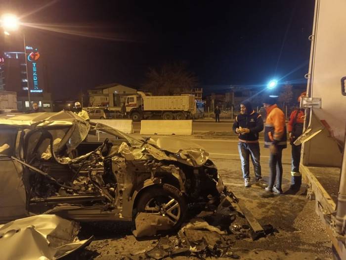 Paramparça Olan Otomobil, Genç Kıza Mezar Oldu