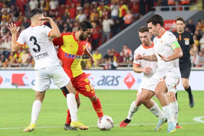 Göztepeli Yalçın Kayan, Kariyerinin En Golcü Sezonunu Yaşıyor