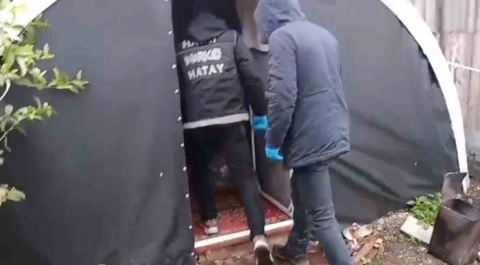 Polis Ekipleri Kilolarca Uyuşturucuyu Didik Didik Arayarak Buldu