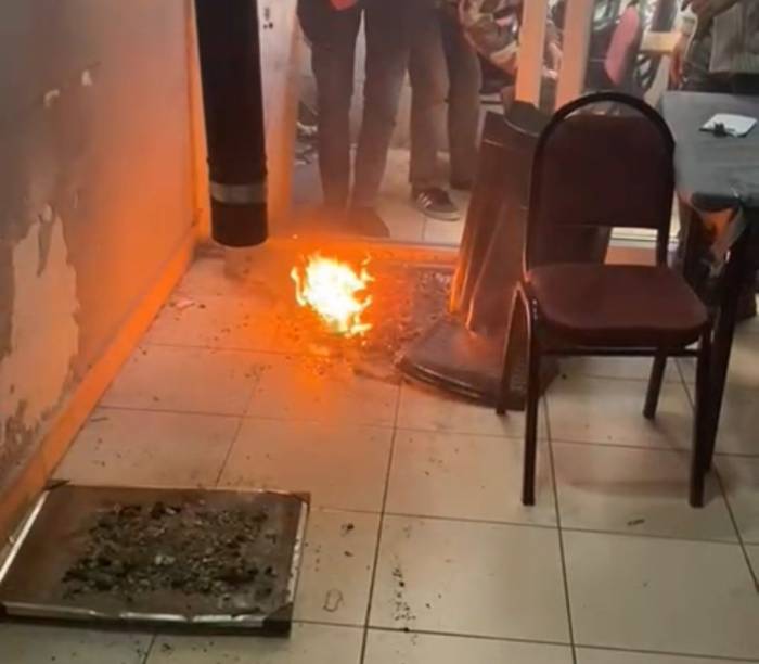İzmir’de Şok Görüntü: Polisi Gördü, Uyuşturucuları Sobada Ateşe Verdiler