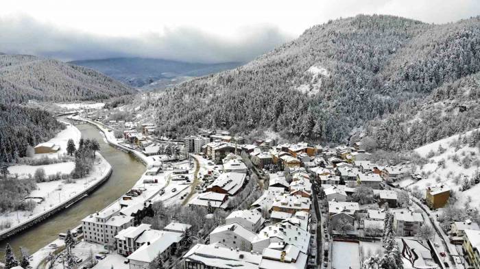 Kastamonu’da Kar, Kartpostallık Görüntüler Oluşturdu