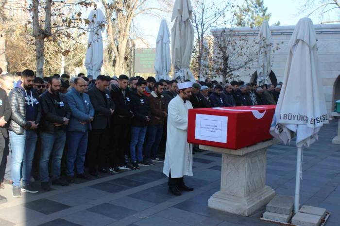 Evinde Hayatını Kaybeden Emekli Astsubay Toprağa Verildi