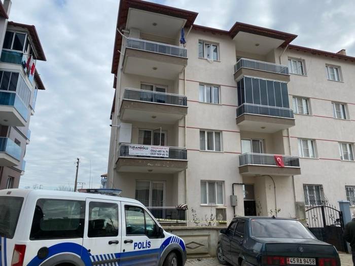 Kula’da 4. Kattan Düşen Öğretmen Hayata Tutunamadı
