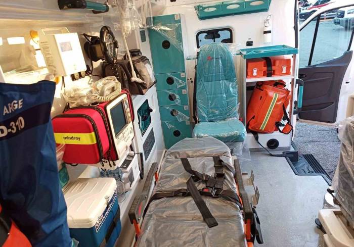 Bitlis İl Sağlık Müdürlüğü Bünyesine 2 Ambulans Daha Tahsis Edildi