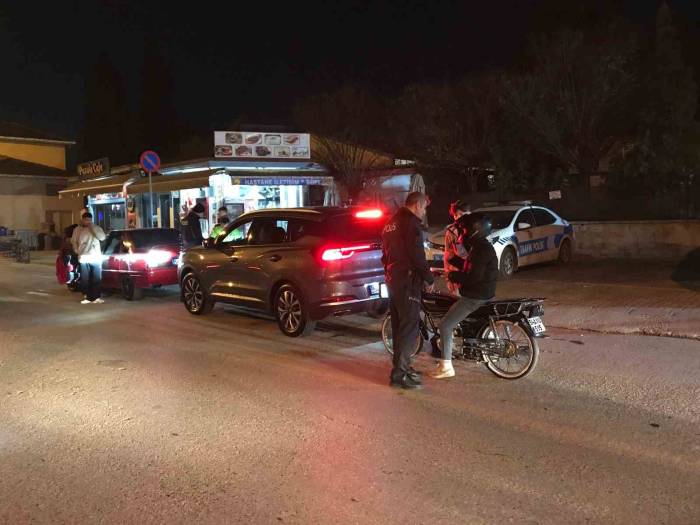 Ehliyetsiz Araç Kullanan 3 Kişi Polise Yakalandı