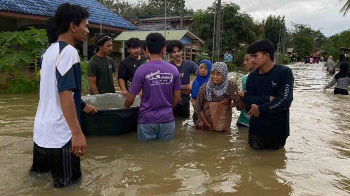 Tayland’ın Güneyinde Sel Felaketi: 20 Bin Ev Selden Etkilendi