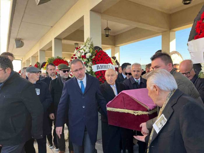 Eski Tff Başkanı Özdemir’in Kız Kardeşi Son Yolculuğuna Uğurlandı