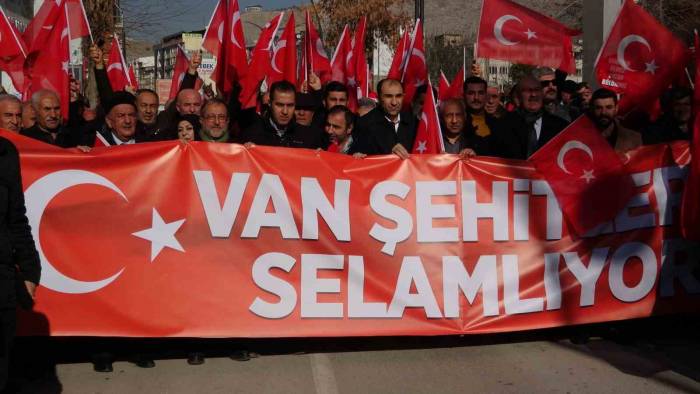 Van’da ’şehitleri Anma Ve Teröre Lanet’ Yürüyüşü Yapıldı