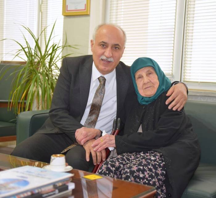 95 Yaşındaki Fatma Nine Herkesi Duygulandırdı