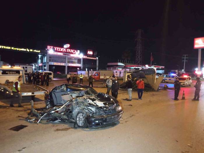 Adana’da Otomobil İle Kamyonet Çarpıştı: 1 Ölü, 3 Yaralı