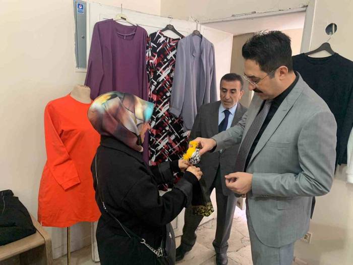 Hamur Kaymakamı Yıldırım, Halk Eğitim Merkezini Ziyaret Etti