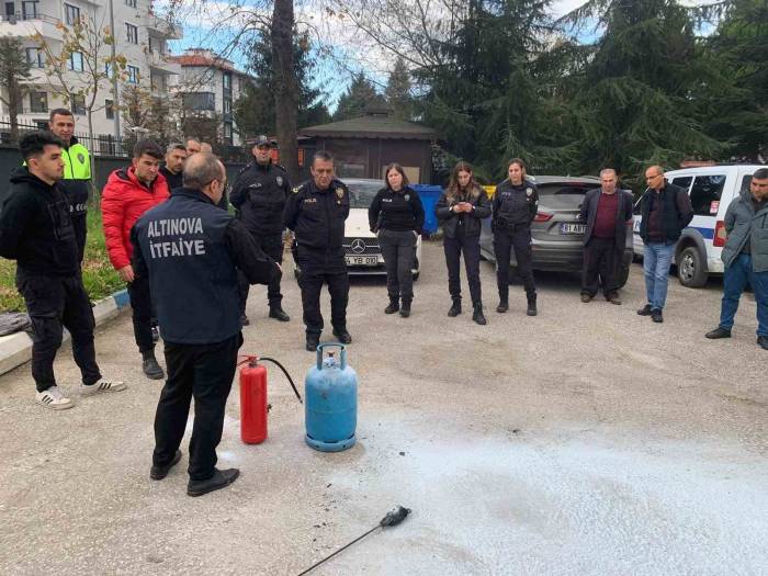 İlçe Emniyet Personeline Yangın Eğitimi