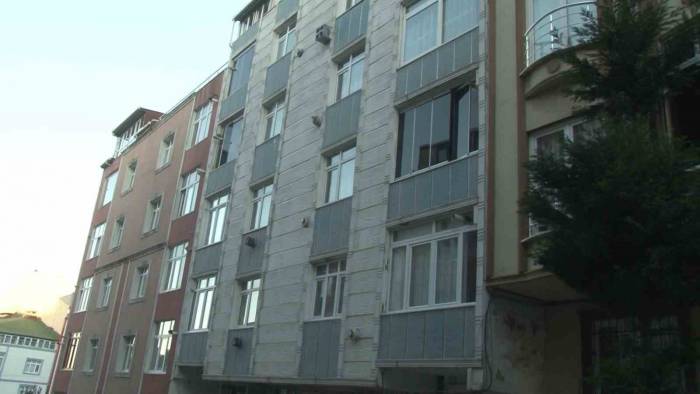 Arnavutköy’de İnşaat Çalışması Nedeniyle 3 Binada Kayma Oluştuğu İddiası