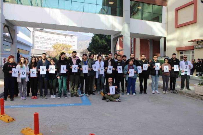 Saldırıya Uğrayan Doktora, Sadece Öğrencileri Sahip Çıktı