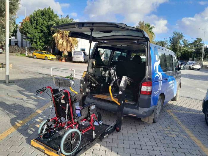 Belediyeden Engelli Bireylere Akülü Sandalye Temini