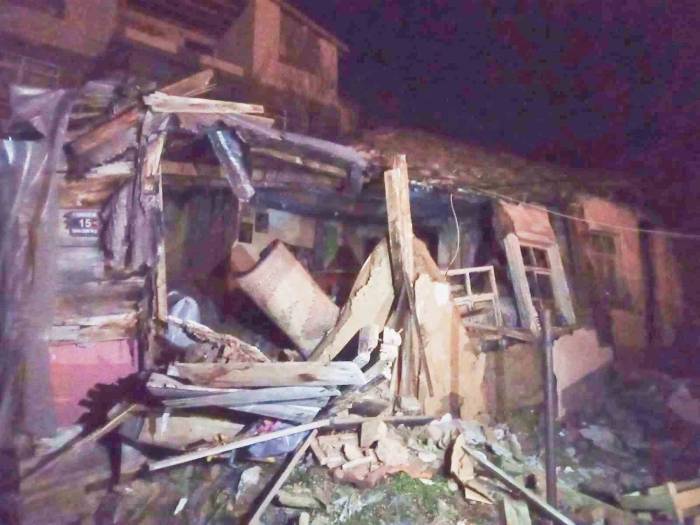 Edirne’de Kerpiç Ev Çöktü, Yaşlı Kadın Son Anda Kurtuldu