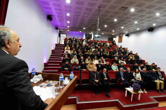 Ervak Başkanı Güzel: “Riyakârlık, Mehmet Akif Ersoy’un Hayatında Olmayan Kavramlardı”