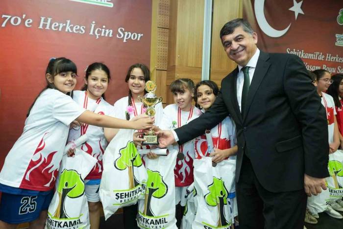 Şampiyonlar, Kupaları Çifte Gururla Kaldırdı