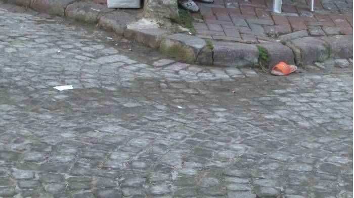 Fatih’te Eski Koca Dehşeti: Boşandığı Eşini Sokak Ortasında Silahla Vurarak Ağır Yaraladı