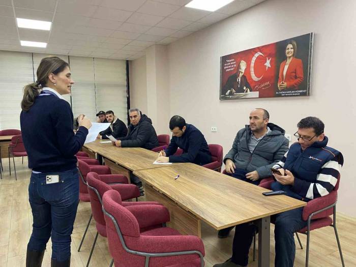 İzmit Belediyesi İş Arayan Vatandaşlara Umut Olmaya Devam Ediyor