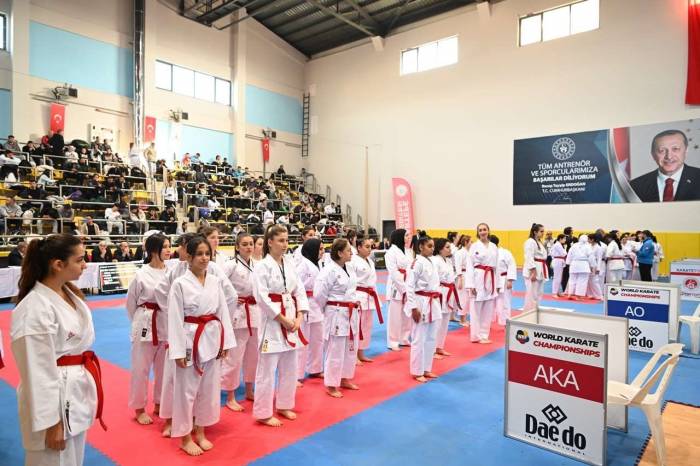 2 Bin 200 Sporcunun Katılımıyla Türkiye Karate Şampiyonası Kartepe’de Başladı
