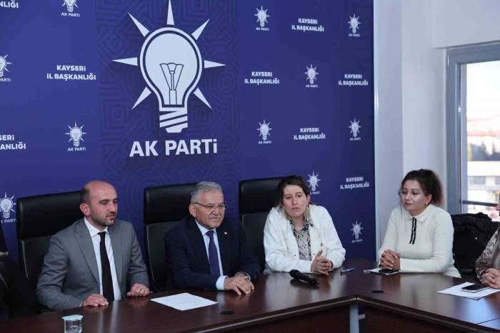 Ak Parti Melikgazi İlçe Başkanı Şahin’i Ziyaret Eden Büyükkılıç, Ak Kadınlarla Da Bir Araya Geldi