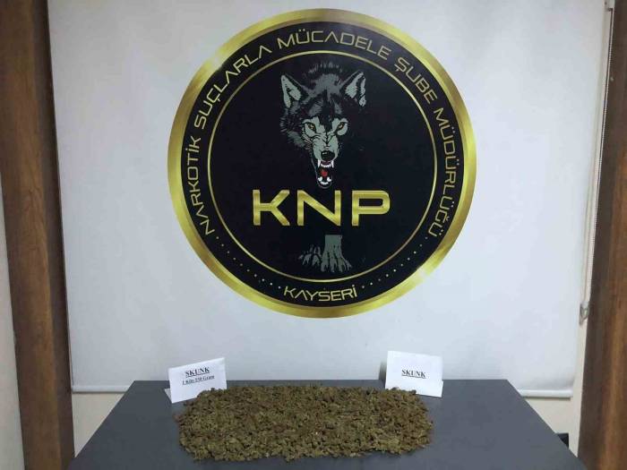 Kayseri’de Stepneye Zulalanmış 1,5 Kilo Uyuşturucu Ele Geçirildi