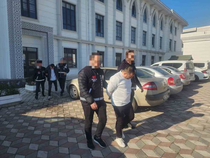 Akaryakıt İstasyonunun Kasasını Patlatarak Para Çalan Şüpheliler Yakalandı