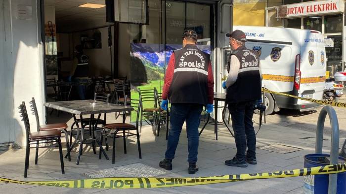 Husumeti Bulunan Akrabasını Tabancayla Göğsünden Vurdu
