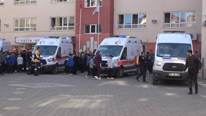Ortaokulda Gıda Zehirlenmesi Şüphesi: 9 Öğrenci Hastanelik Oldu