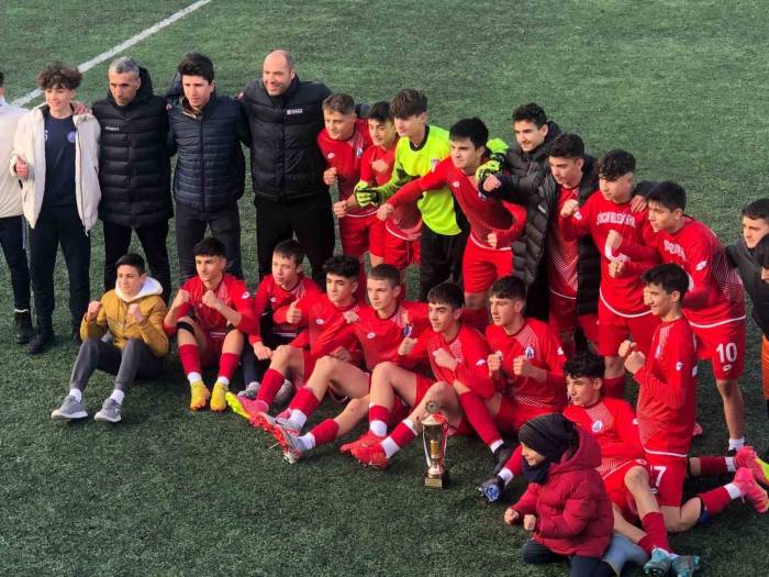 Sincan Belediyespor U-15 Takımı Profesyonel Grupta Şampiyon Oldu