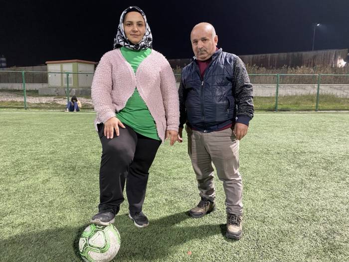 Futbola Kadın Eli Değdi