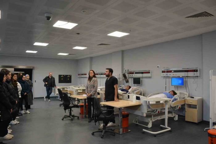 Lise Öğrencileri Düzce Üniversitesini Gezdi