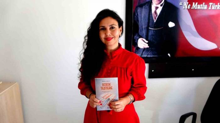 Öğrencilerine Örnek Olmak İçin Kitap Yazdı
