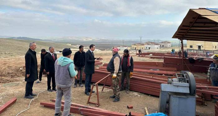 Kaymakam Bakan, Kalıcı Konutlarda İncelemelerde Bulundu