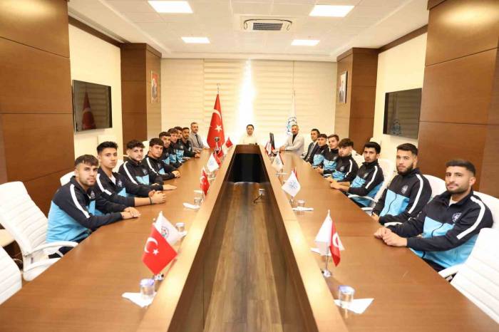 Alkü Futbol Takımından İkincilik Başarısı