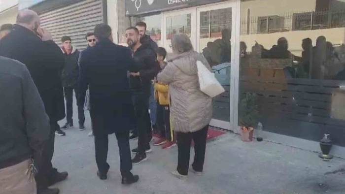 İş Hanı İle Arsa Sahibi Karşı Karşıya Geldi, 25 Esnaf İş Yerlerinden Çıkarıldı