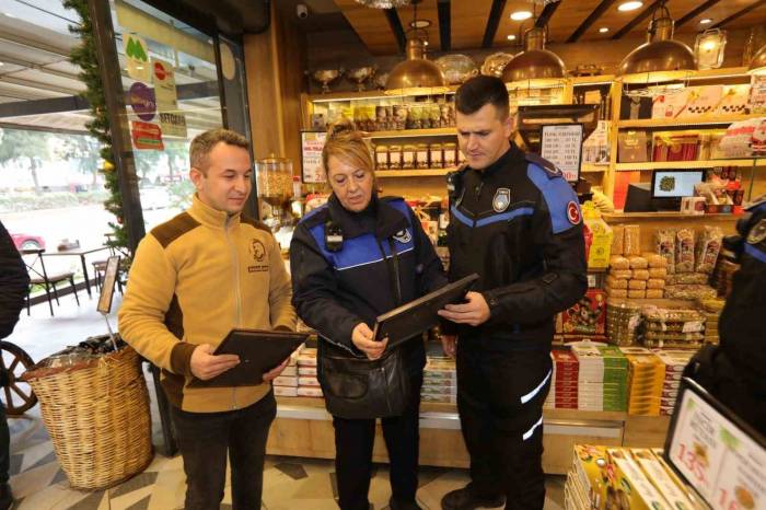 Bayraklı Zabıtası Yılbaşı Denetimi Yaptı
