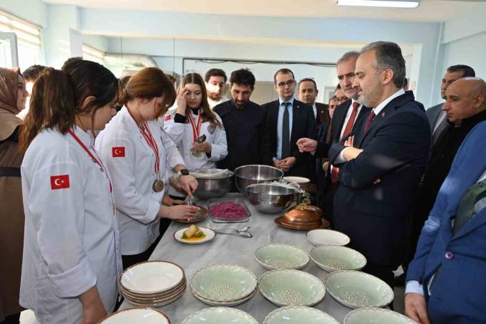 Başkan Aktaş’tan Madalyalı Öğrencilere Ziyaret