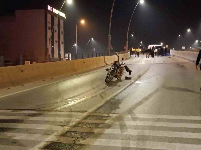 Üst Geçitte Cip İle Motosiklet Çarpıştı: 2 Ölü