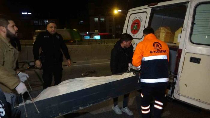 Üst Geçitte Facia Gibi Kaza: 2 Ölü
