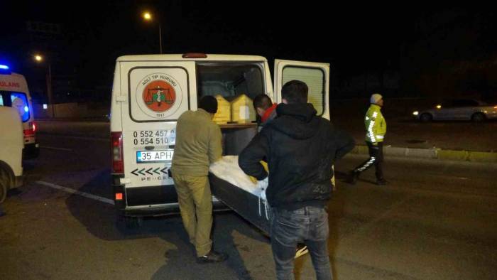 Karşı Şeride Geçen Hafif Ticari Araçta Ölen Sürücünün Kimliği Belirlendi