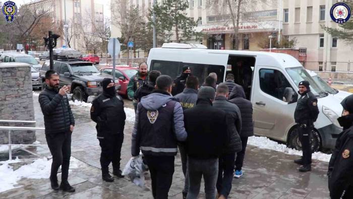 Aranan Şahıslara Yönelik Eş Zamanlı Operasyon