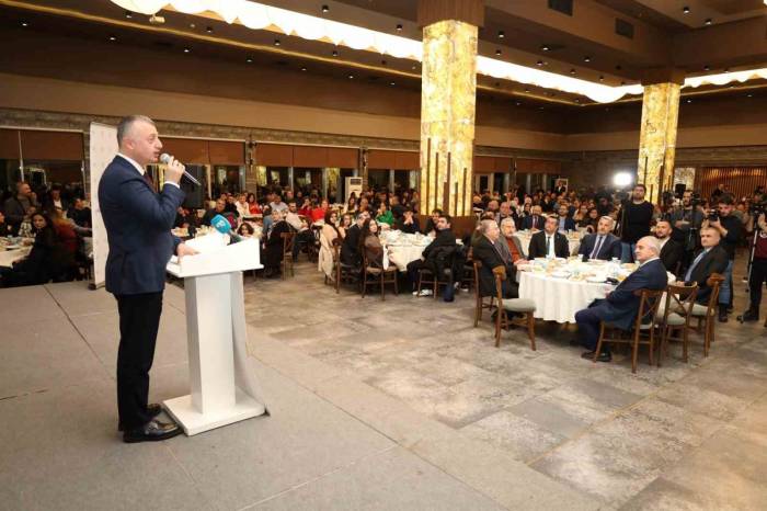 Başkan Büyükakın: "Kentsel Dönüşümü Kentsel Yenilenmeye Dönüştürmeliyiz"