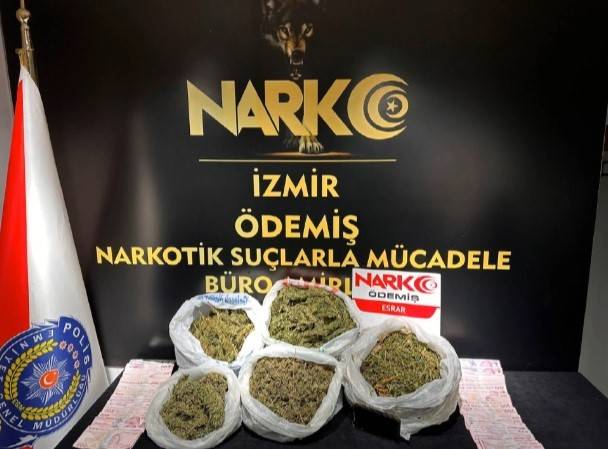 İzmir’de Yılbaşı Öncesi 64 Ayrı Uyuşturucu Baskını