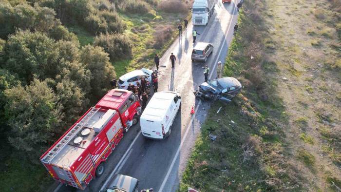 Kafa Kafaya Çarpıştılar, Ortalık Savaş Alanına Döndü: 2 Yaralı
